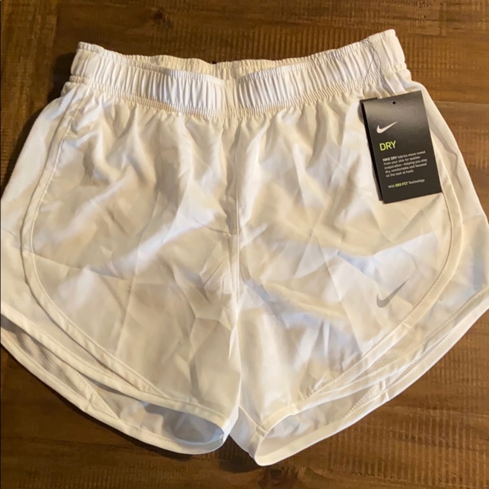 NWT Women’s white Nike Dri -Fit Shorts XS